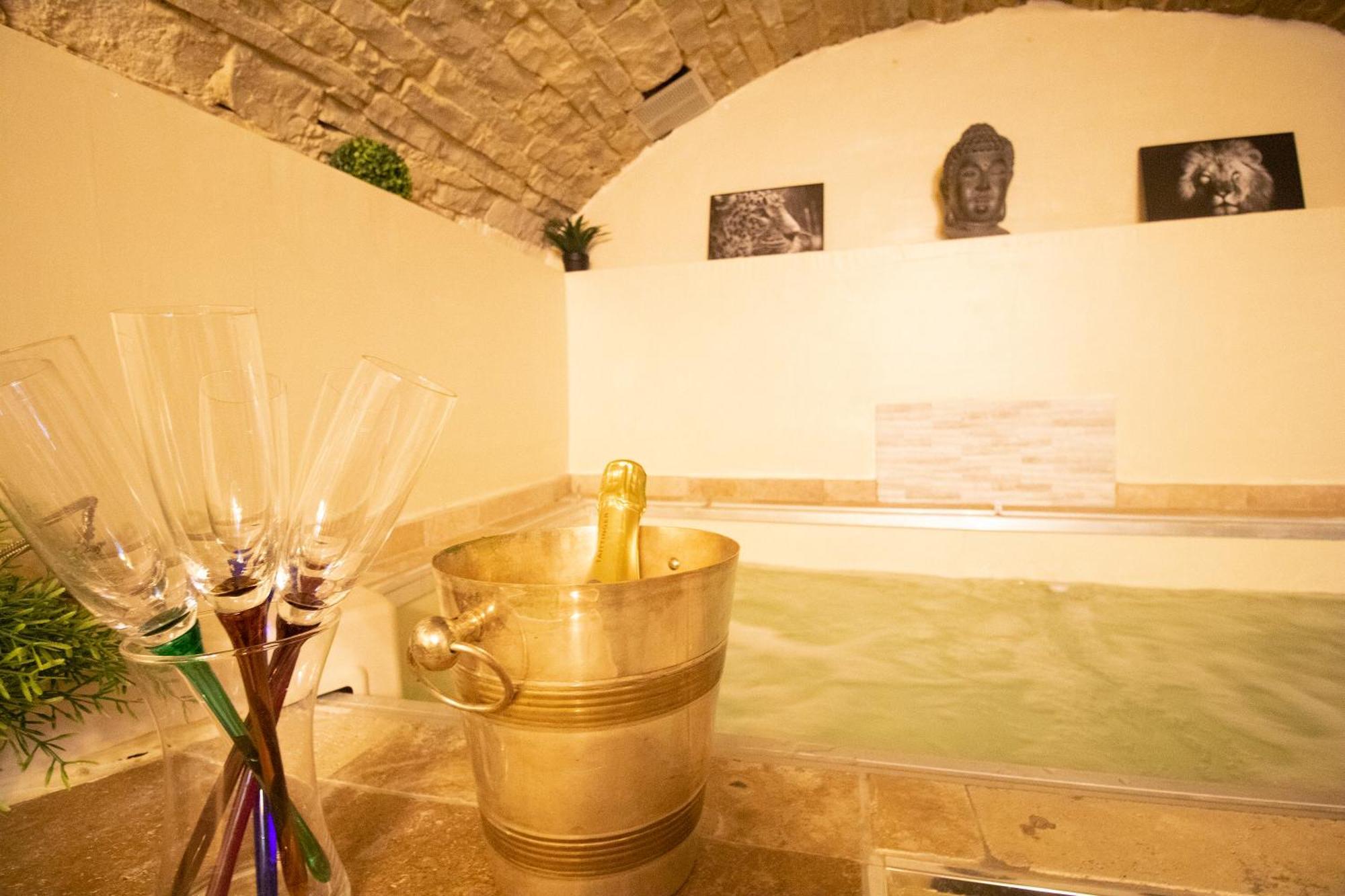 Suite Lovespa Coligny Экстерьер фото